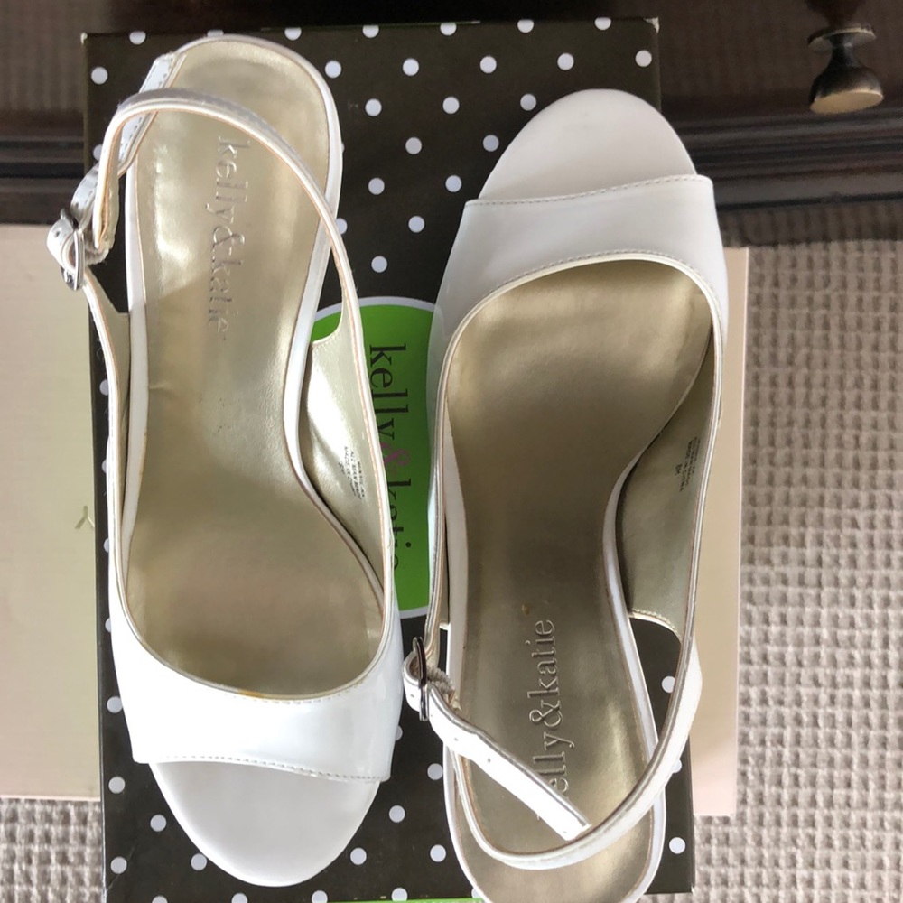 Women’s white sling back peep toe heels size 8